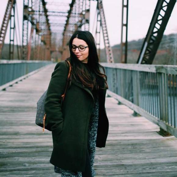 Meet your Posher, Kristen - Picture 1 of 2